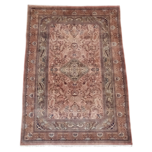 Traditional Shiraz Persian Wool Rug in Blush Brown 6 x 8.10