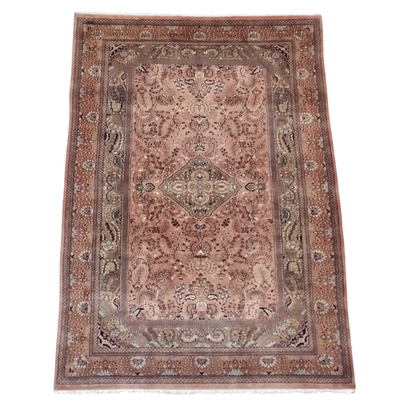 Traditional Shiraz Persian Wool Rug in Blush Brown 6 x 8.10
